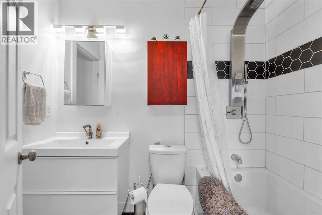 Single Family House for Sale in    Avenue SW Cliff Bungalow Calgary 