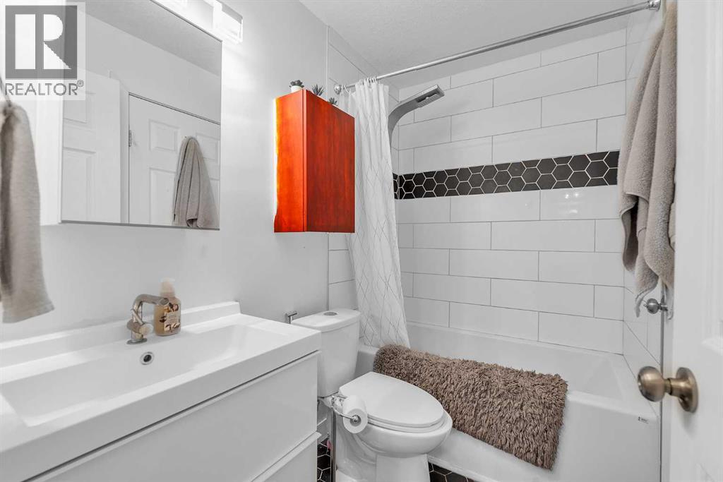 Single Family House for Sale in    Avenue SW Cliff Bungalow Calgary 