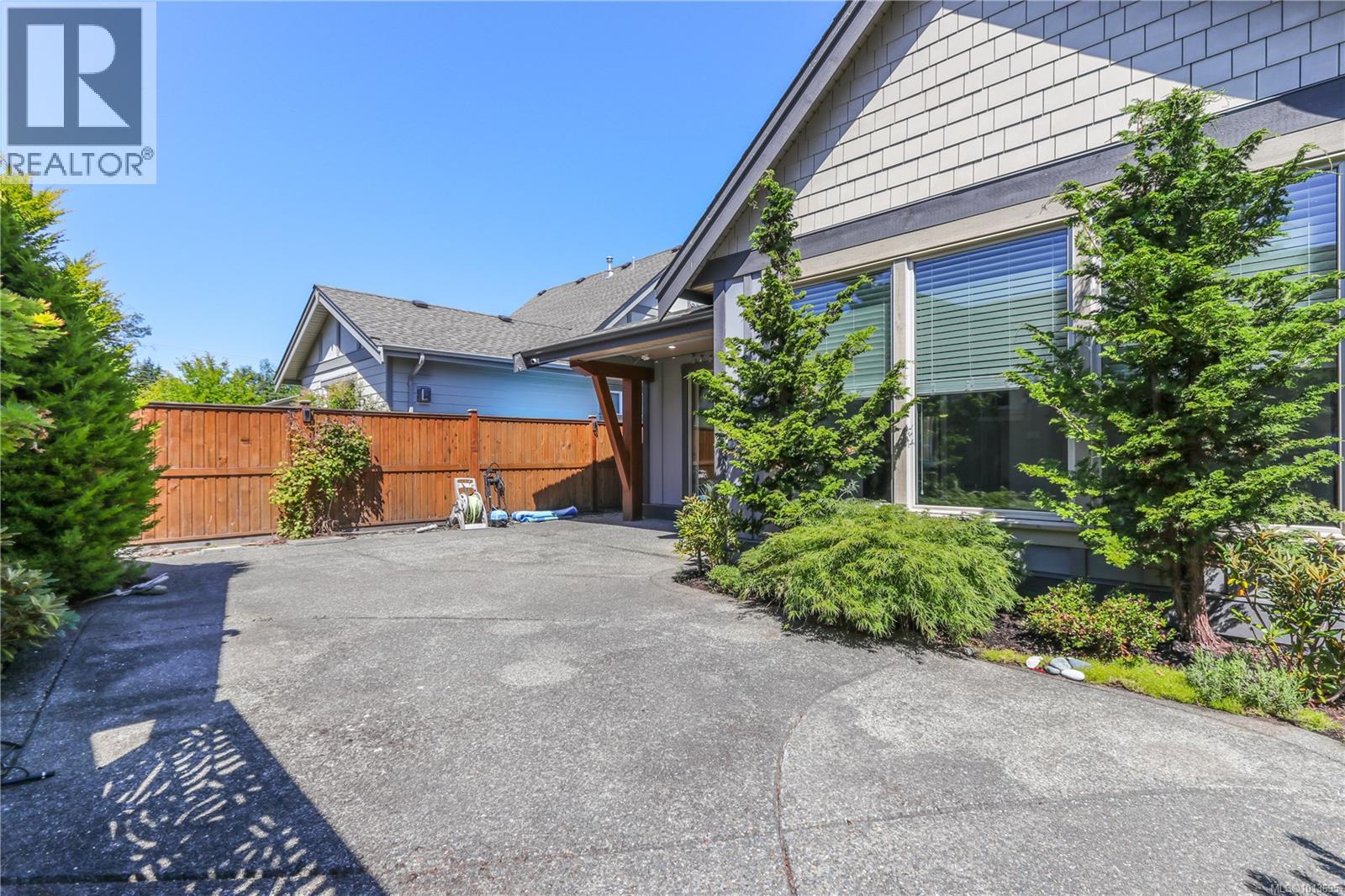 738 West Ridge Way, Qualicum Beach
