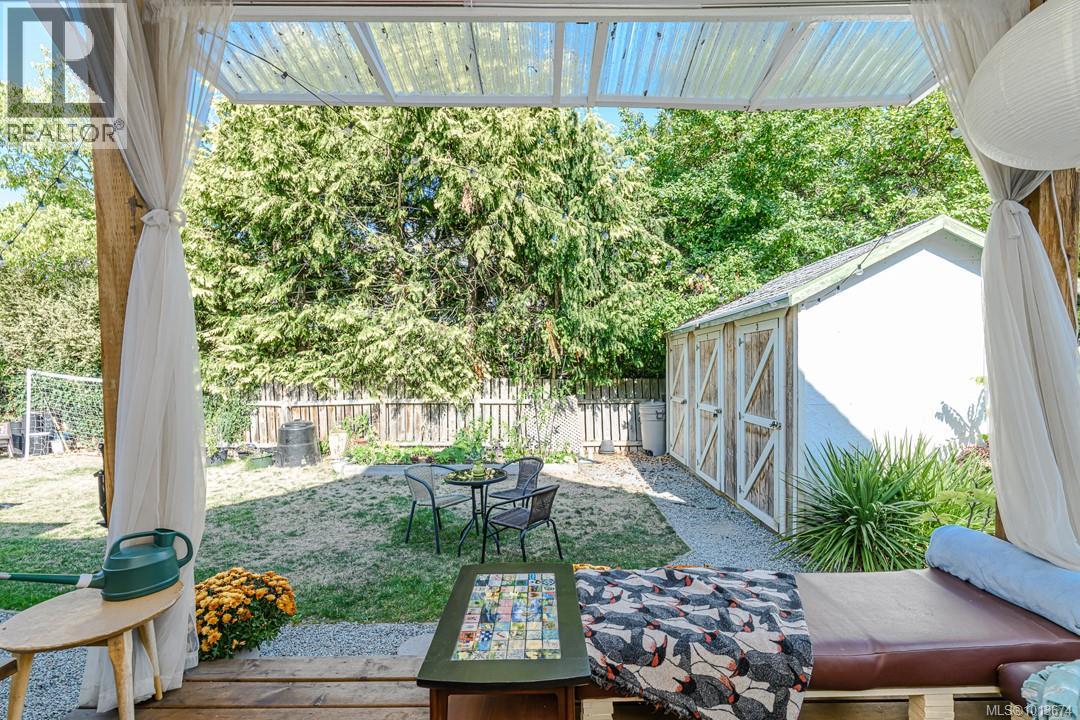 637 Pine St, Victoria