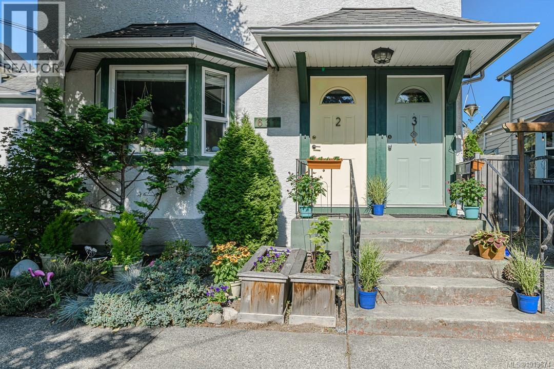 637 Pine St, Victoria