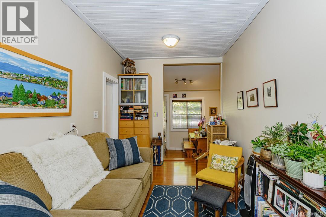 637 Pine St, Victoria