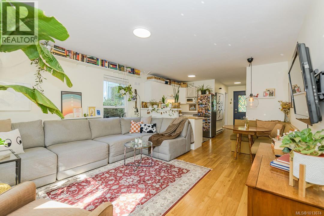 637 Pine St, Victoria