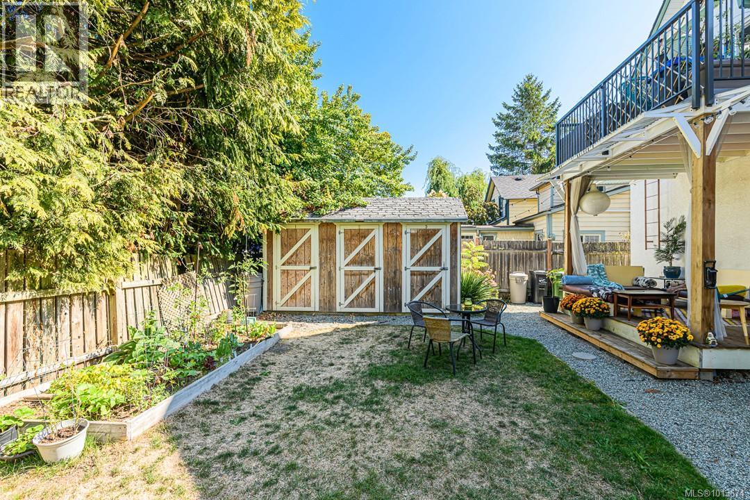 637 Pine St, Victoria
