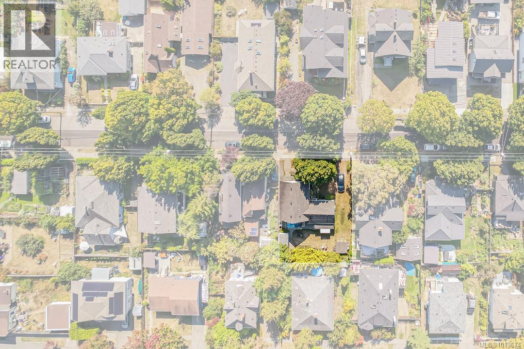 637 Pine St, Victoria