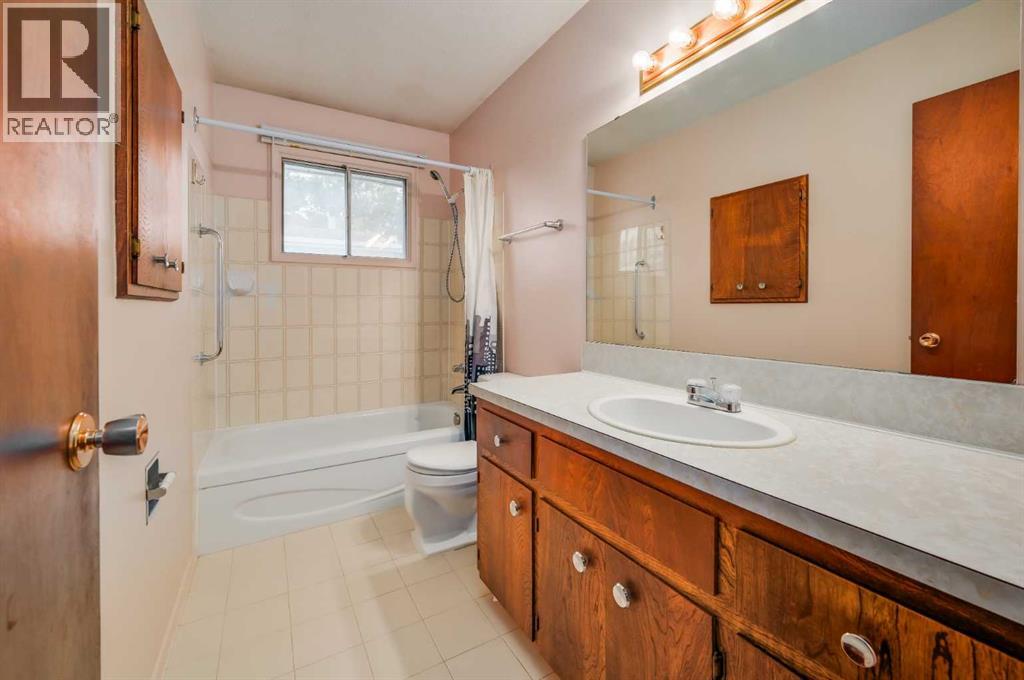 Single Family House Bi-level for Sale in   Street SE Dover Calgary 