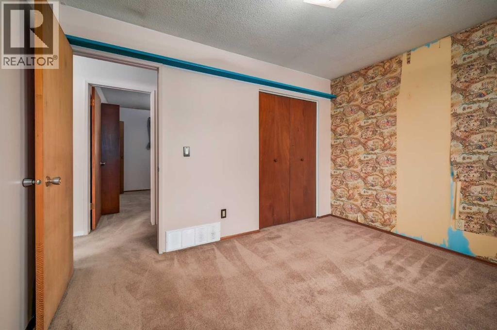 Single Family House Bi-level for Sale in   Street SE Dover Calgary 