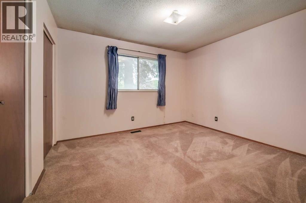 Single Family House Bi-level for Sale in   Street SE Dover Calgary 