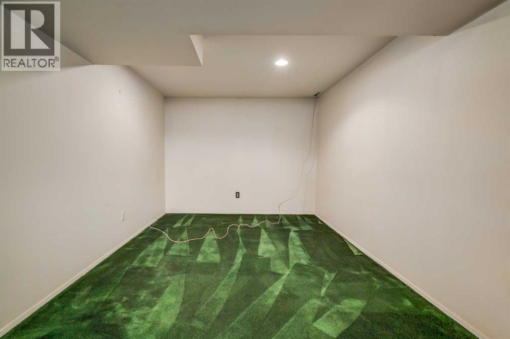 Single Family House Bi-level for Sale in   Street SE Dover Calgary 