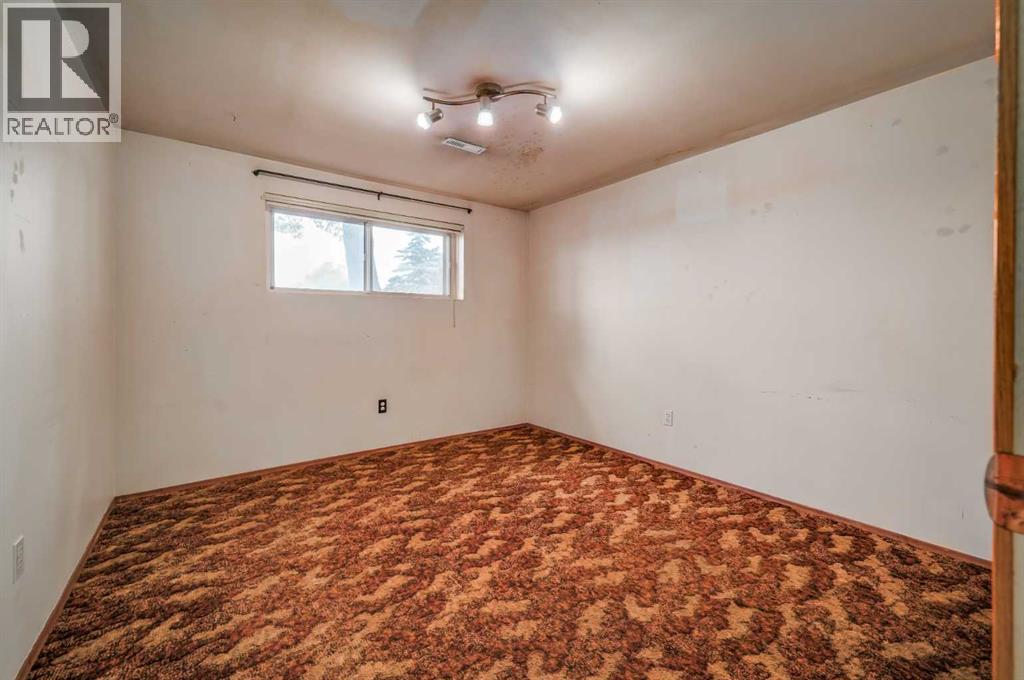 Single Family House Bi-level for Sale in   Street SE Dover Calgary 