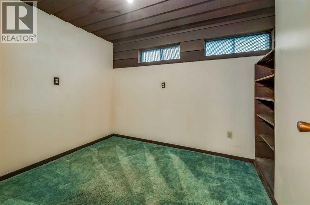 Single Family House Bi-level for Sale in   Street SE Dover Calgary 
