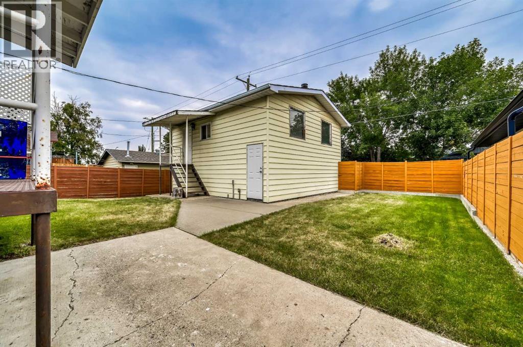 Single Family House Bi-level for Sale in   Street SE Dover Calgary 