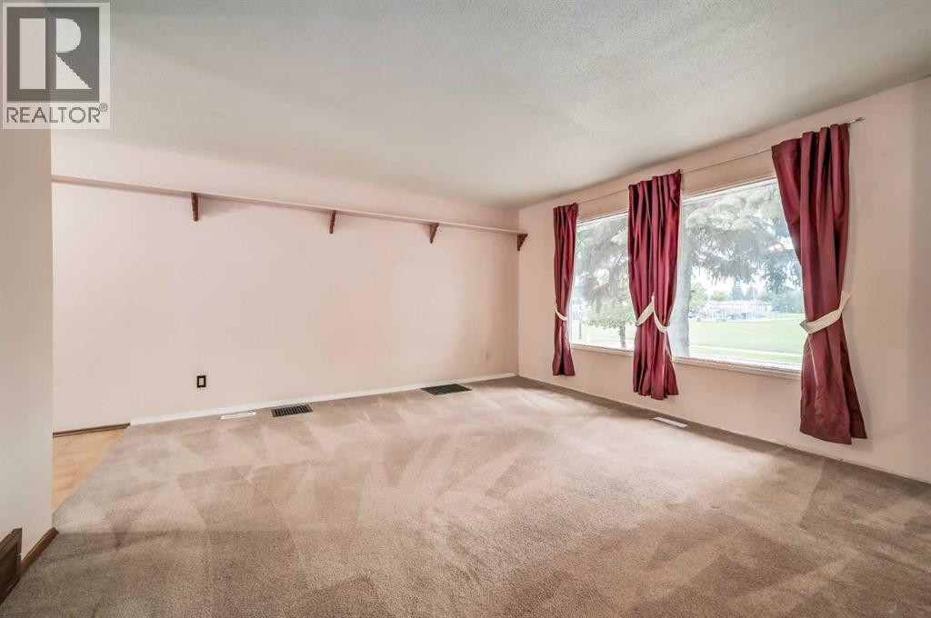 Single Family House Bi-level for Sale in   Street SE Dover Calgary 