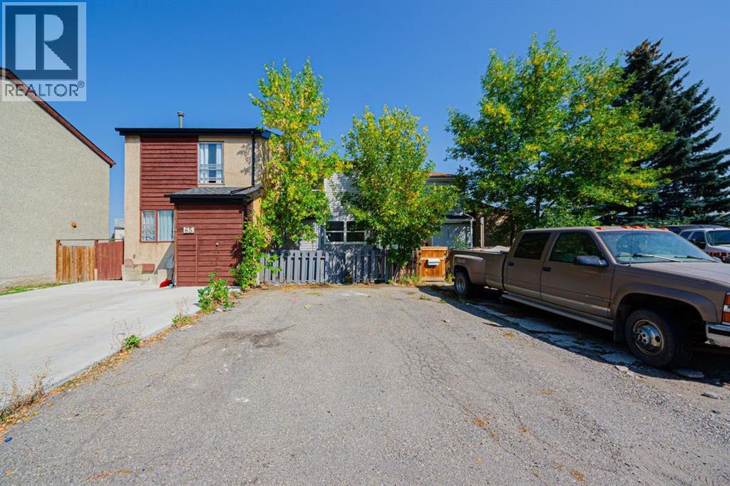 Single Family House for Sale in  Penworth Close SE Penbrooke Meadows Calgary 