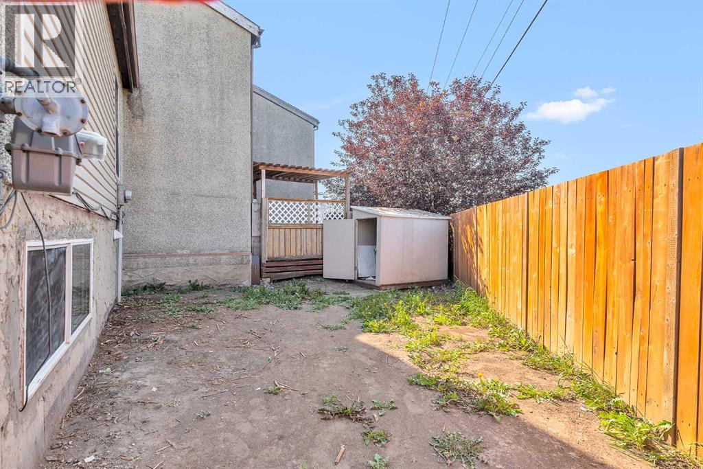 Single Family House Bi-level for Sale in  Pensville Close SE Penbrooke Meadows Calgary 