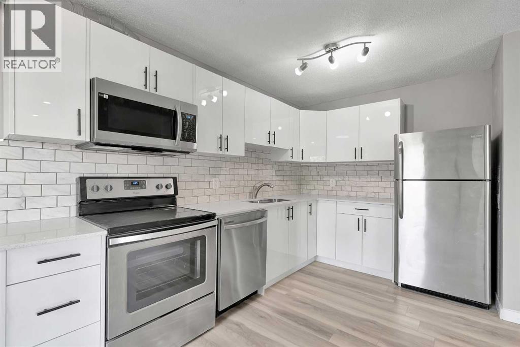 Single Family House Bi-level for Sale in  Pensville Close SE Penbrooke Meadows Calgary 