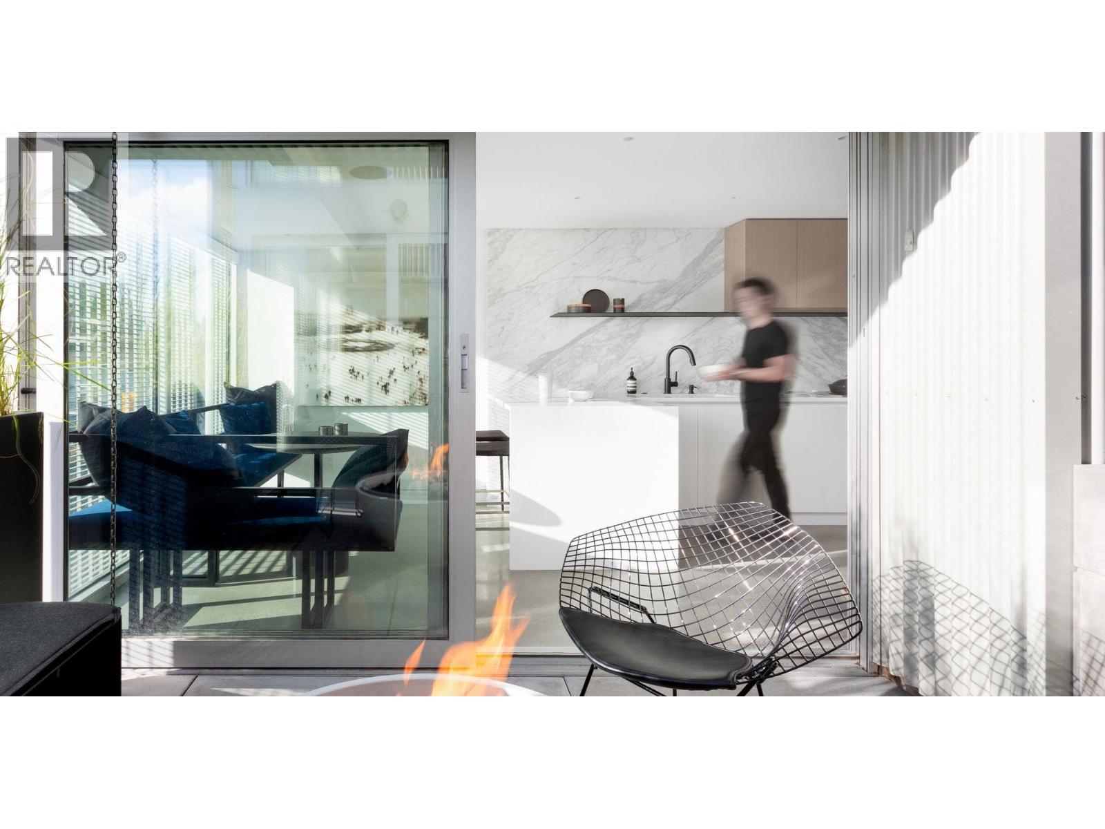 401 4387 W 10TH AVENUE, Vancouver