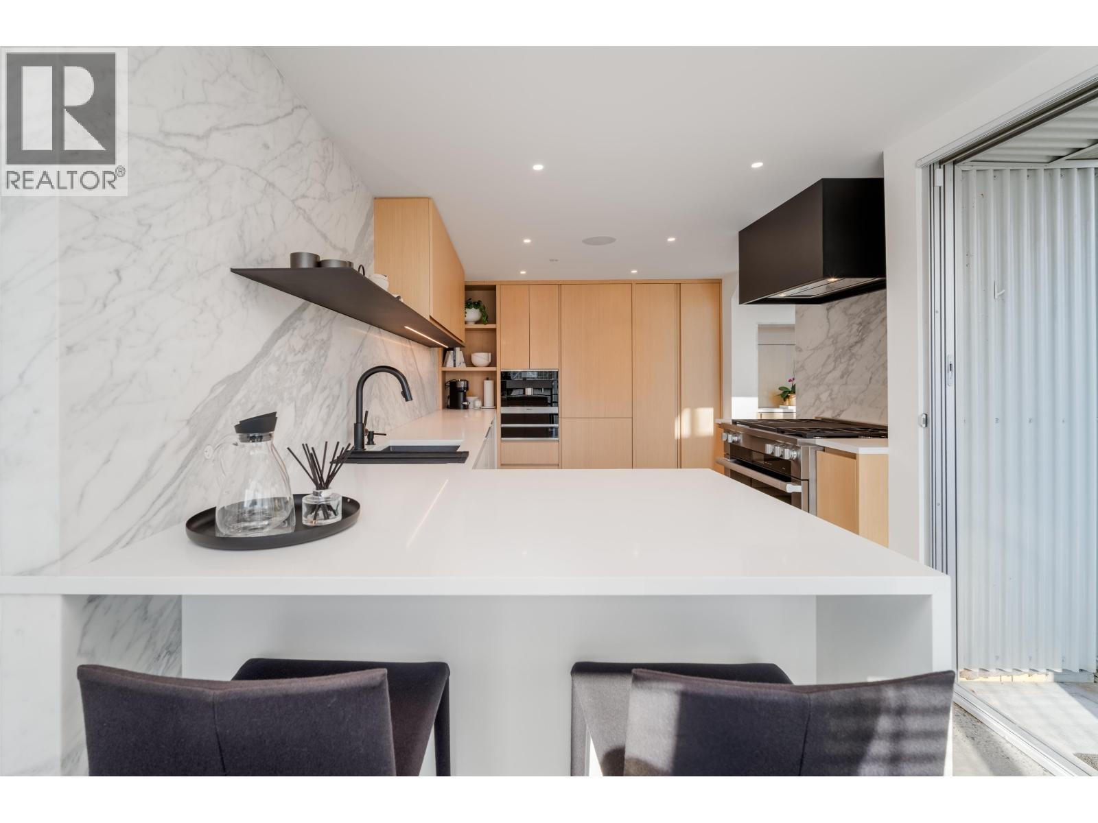 401 4387 W 10TH AVENUE, Vancouver