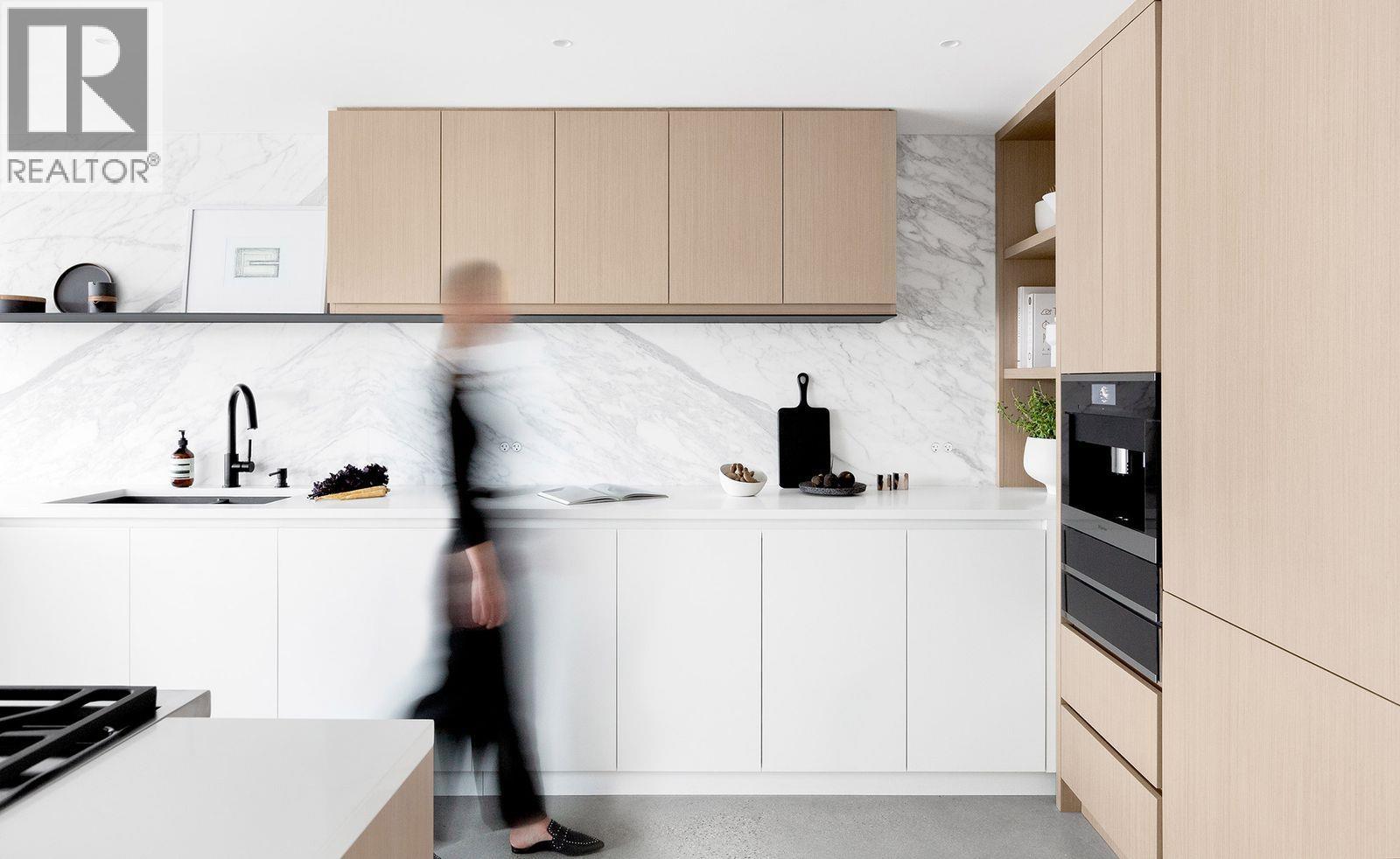 401 4387 W 10TH AVENUE, Vancouver