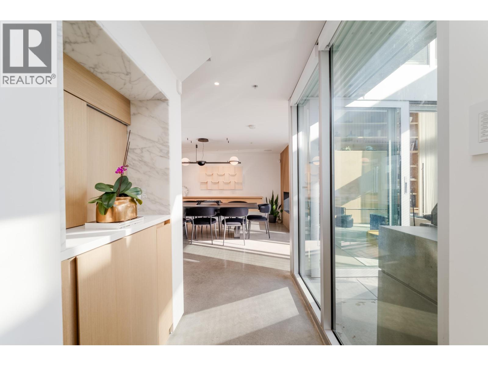 401 4387 W 10TH AVENUE, Vancouver