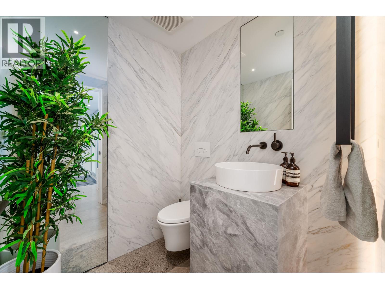 401 4387 W 10TH AVENUE, Vancouver