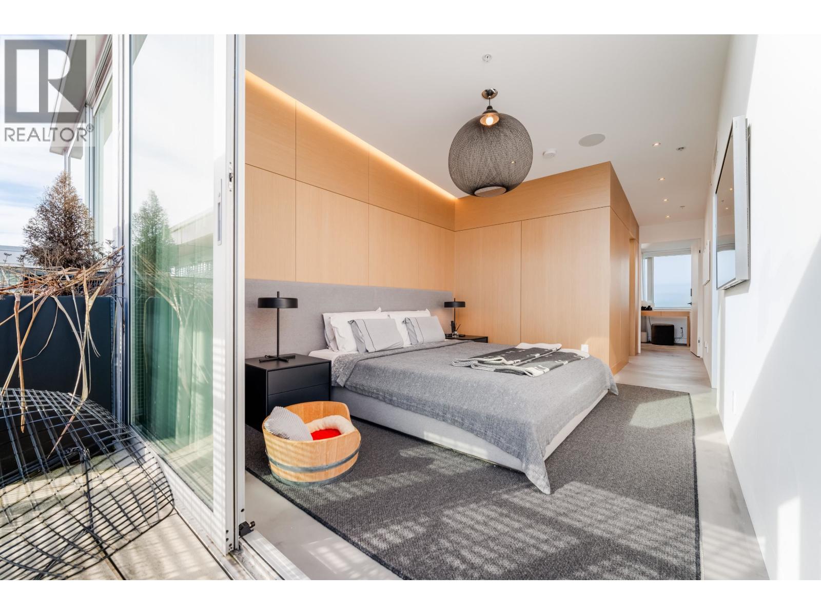 401 4387 W 10TH AVENUE, Vancouver