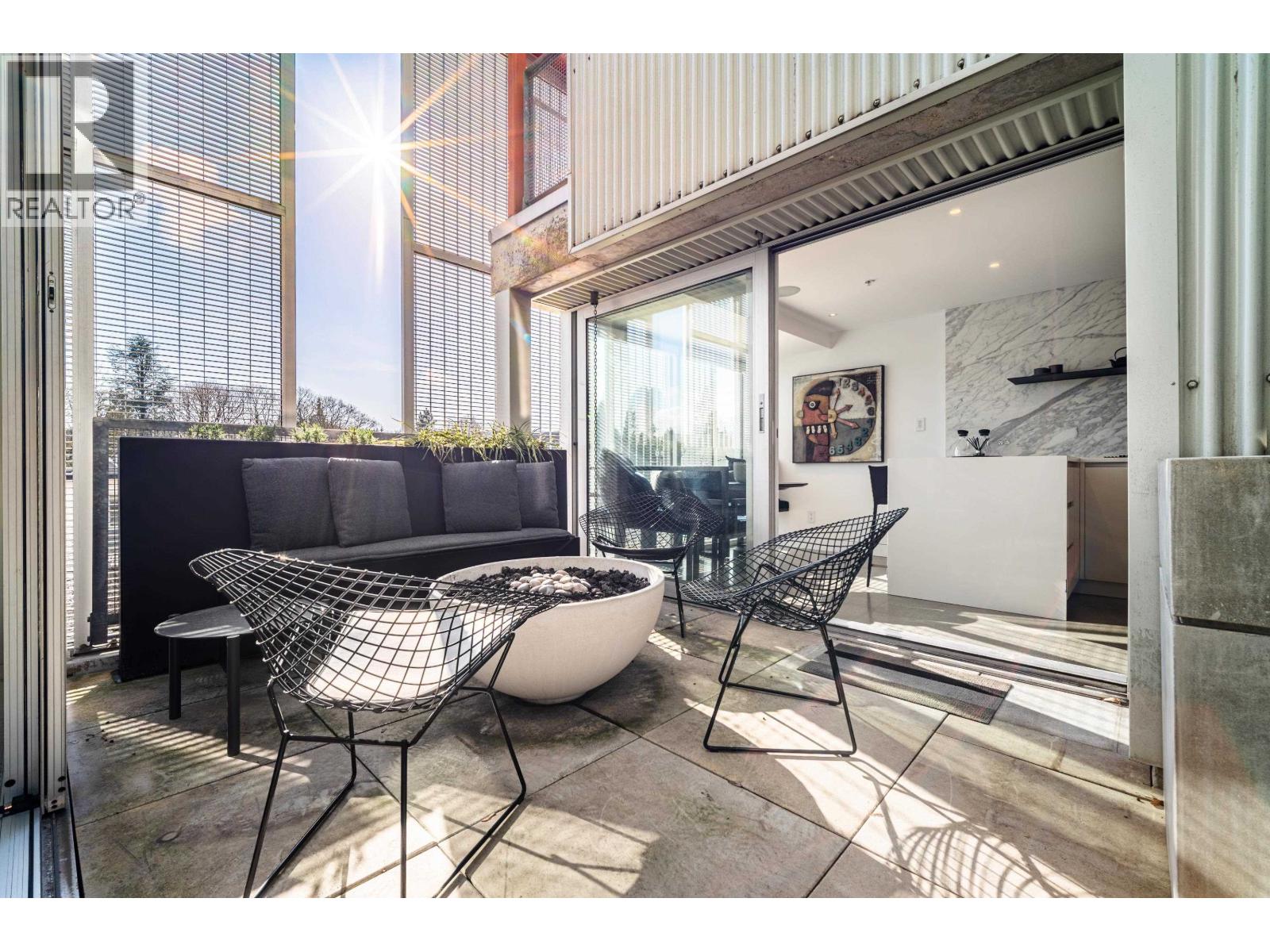 401 4387 W 10TH AVENUE, Vancouver