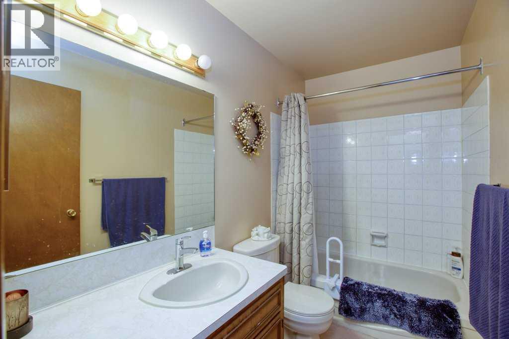 Single Family House Bi-level for Sale in  Silverthorn Way NW Silver Springs Calgary 