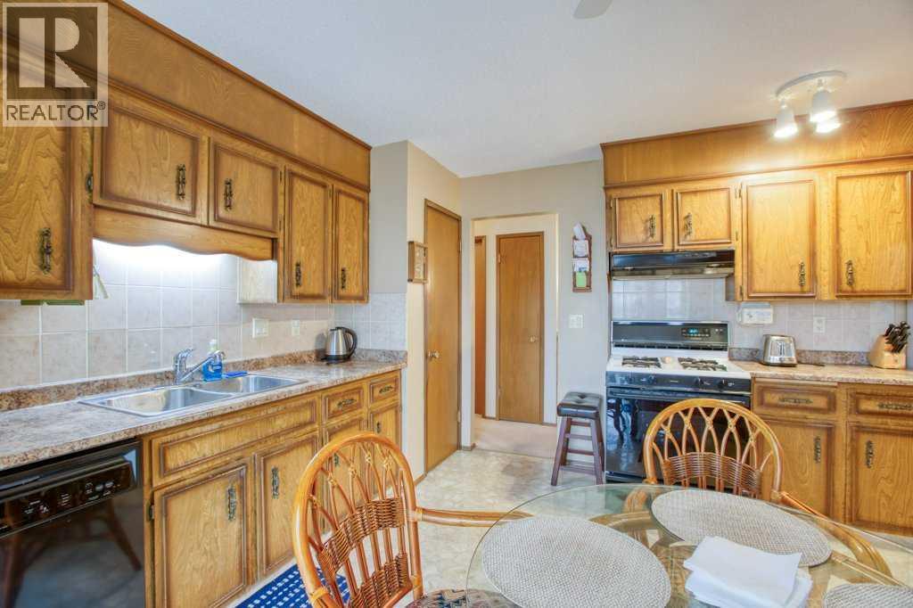 Single Family House Bi-level for Sale in  Silverthorn Way NW Silver Springs Calgary 