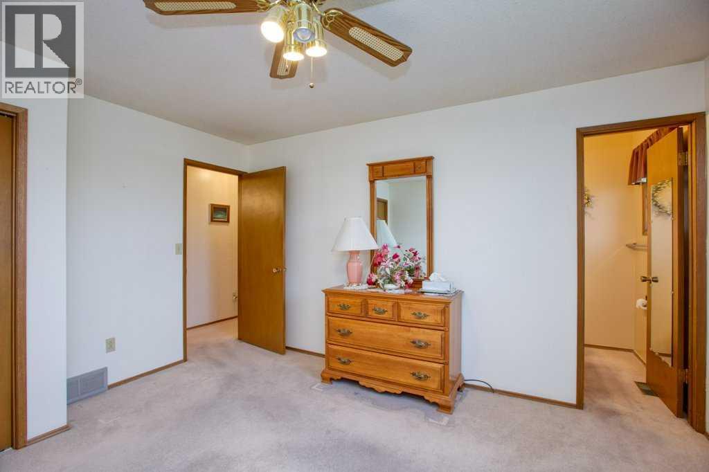 Single Family House Bi-level for Sale in  Silverthorn Way NW Silver Springs Calgary 