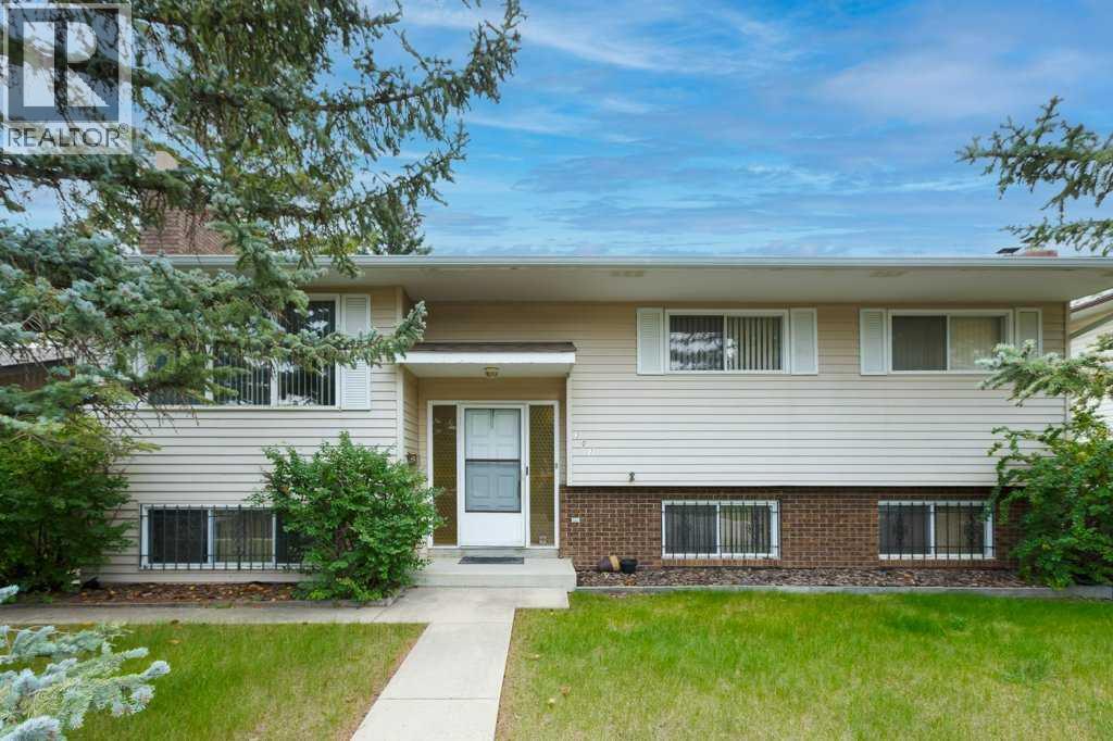 Single Family House Bi-level for Sale in  Silverthorn Way NW Silver Springs Calgary 