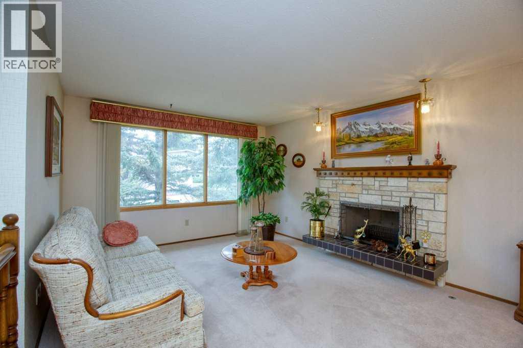 Single Family House Bi-level for Sale in  Silverthorn Way NW Silver Springs Calgary 