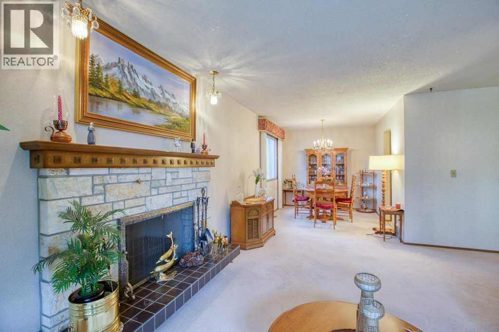 Single Family House Bi-level for Sale in  Silverthorn Way NW Silver Springs Calgary 