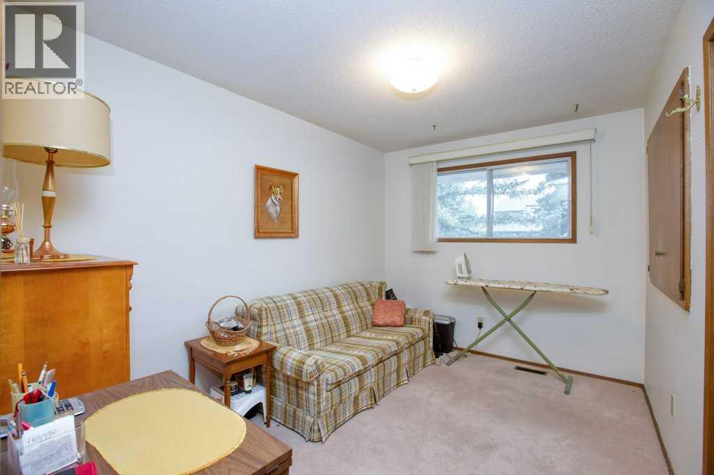 Single Family House Bi-level for Sale in  Silverthorn Way NW Silver Springs Calgary 