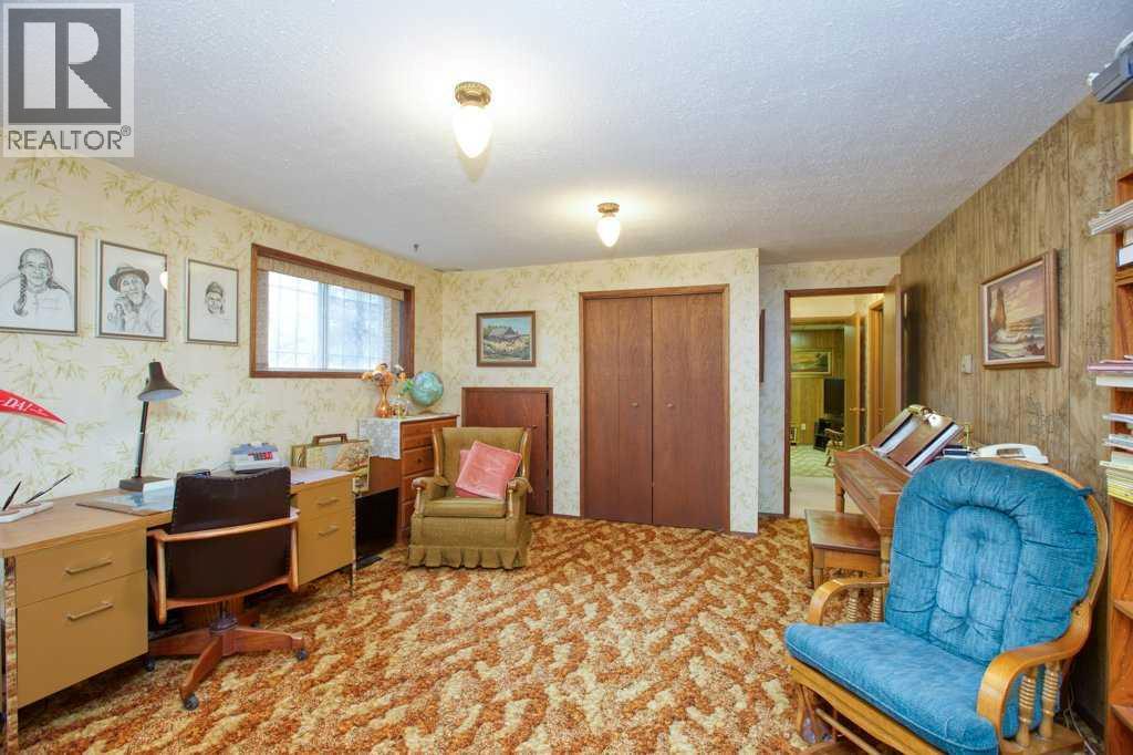 Single Family House Bi-level for Sale in  Silverthorn Way NW Silver Springs Calgary 