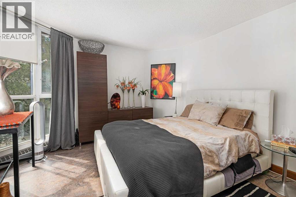 Single Family House for Sale in    Avenue SW Eau Claire Calgary 