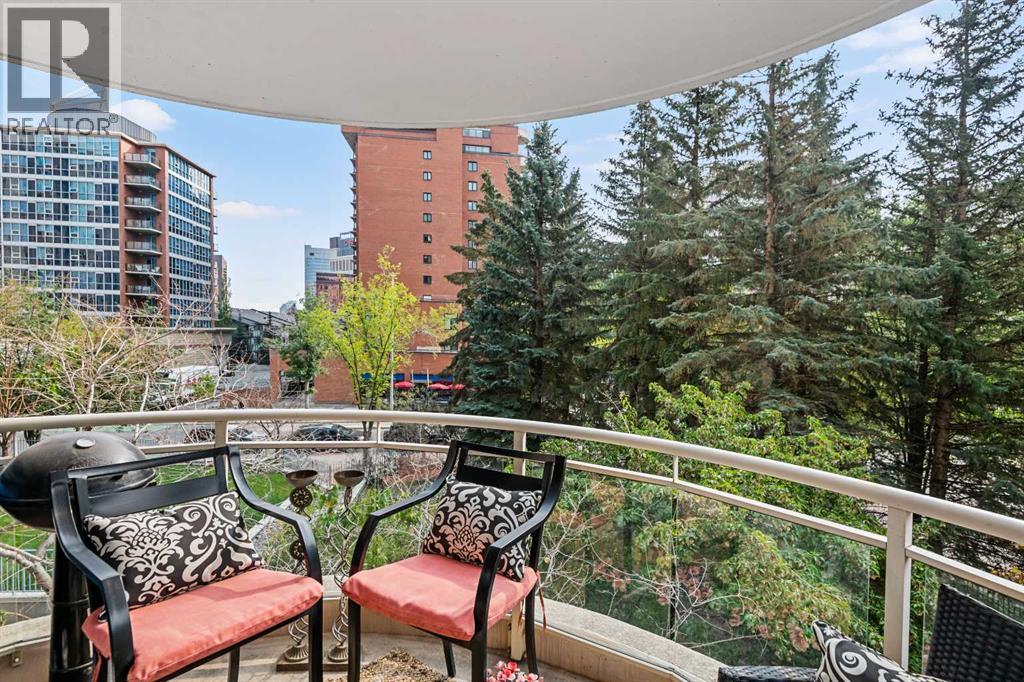 Single Family House for Sale in    Avenue SW Eau Claire Calgary 