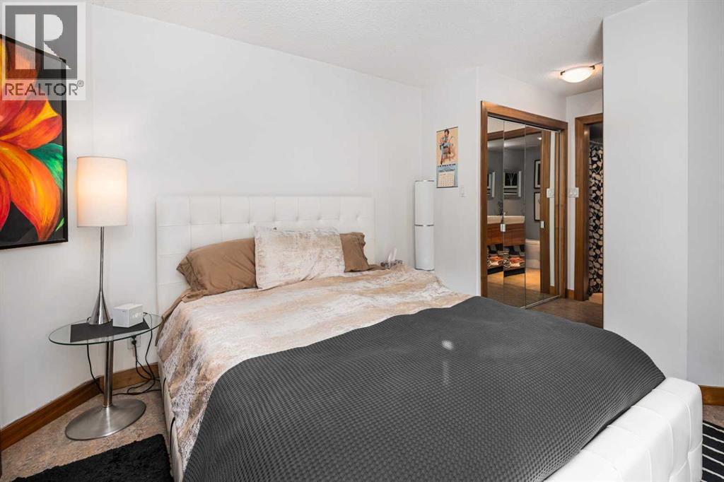 Single Family House for Sale in    Avenue SW Eau Claire Calgary 