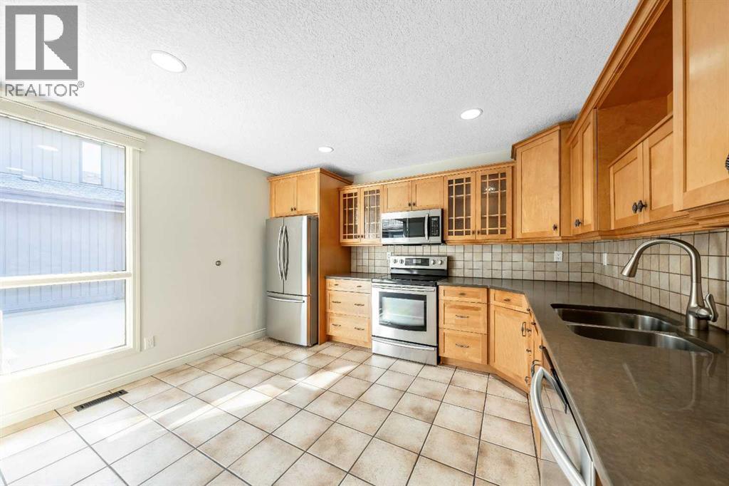 Single Family House for Sale in    Avenue SW Lakeview Calgary 