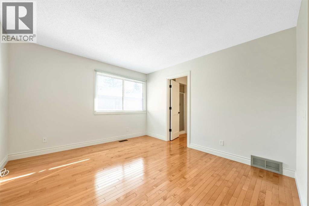 Single Family House for Sale in    Avenue SW Lakeview Calgary 