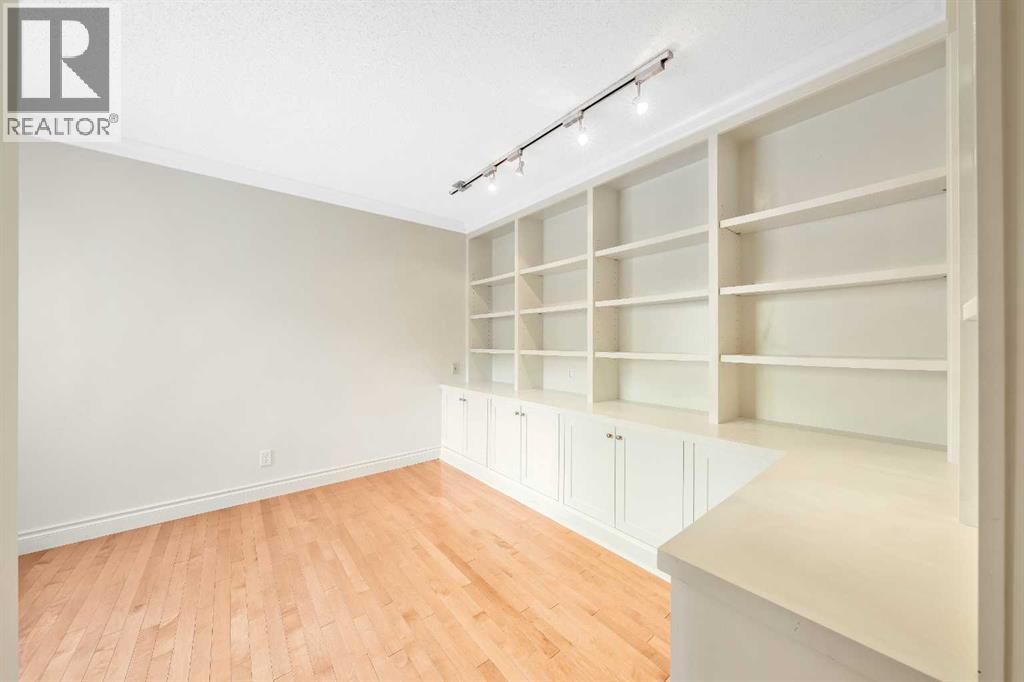 Single Family House for Sale in    Avenue SW Lakeview Calgary 