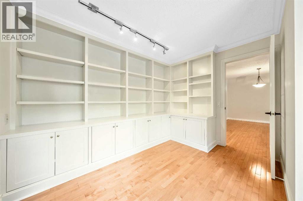 Single Family House for Sale in    Avenue SW Lakeview Calgary 