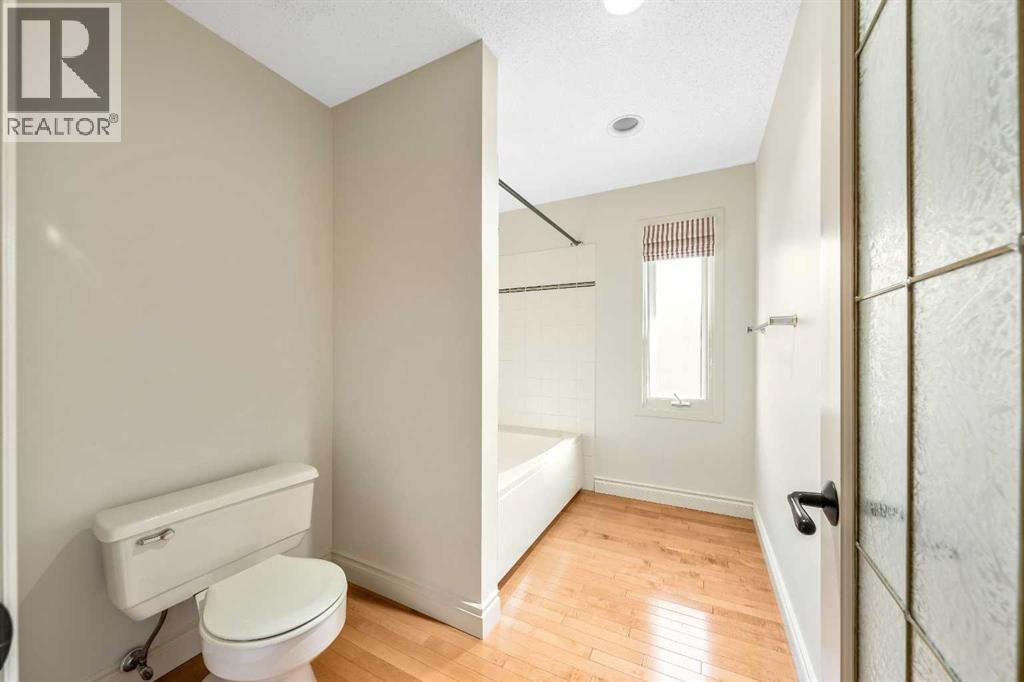 Single Family House for Sale in    Avenue SW Lakeview Calgary 