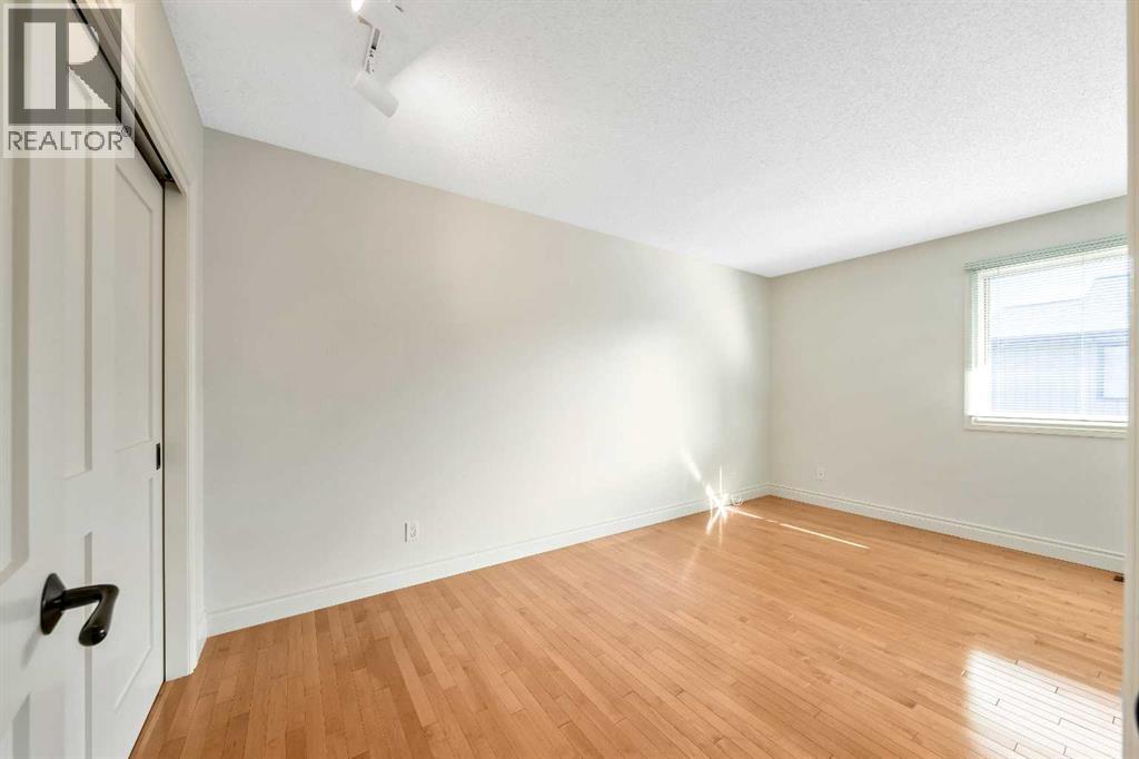 Single Family House for Sale in    Avenue SW Lakeview Calgary 