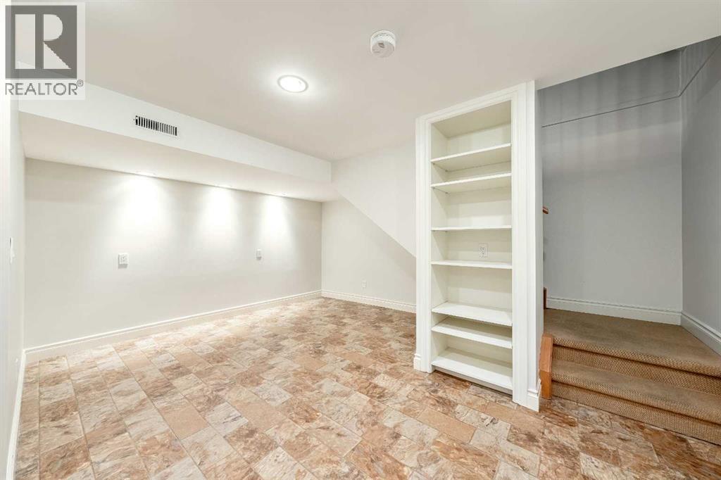 Single Family House for Sale in    Avenue SW Lakeview Calgary 