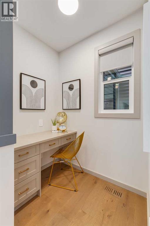 Single Family House for Sale in  Starling Boulevard NW Moraine Calgary 