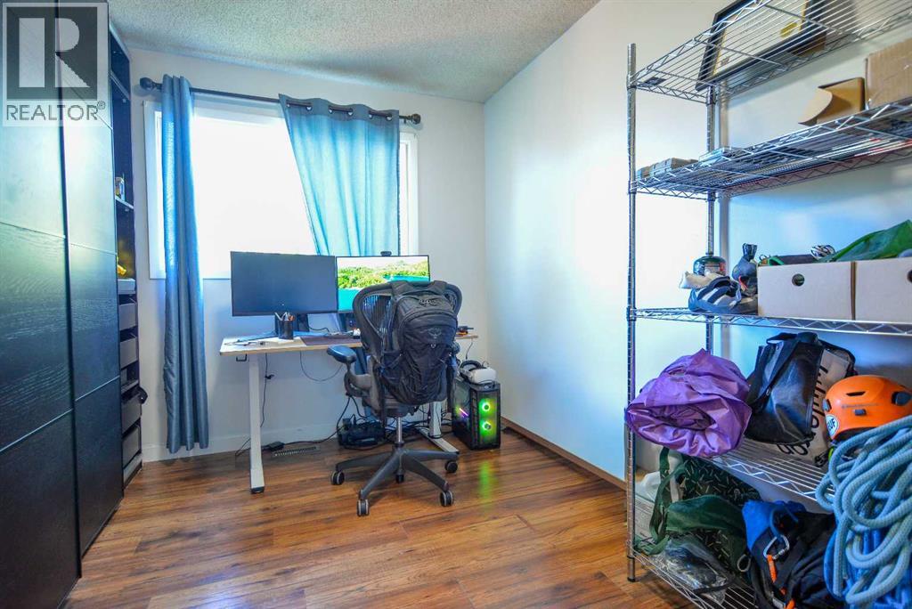 Single Family House Bi-level for Sale in  Centre Street NE Beddington Heights Calgary 