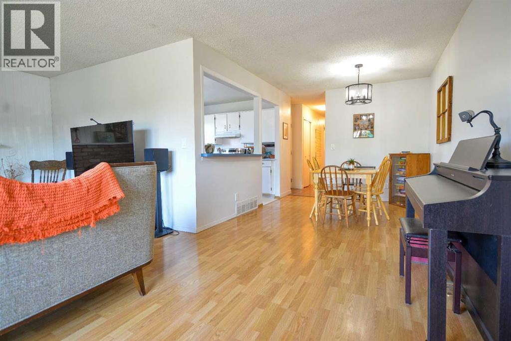 Single Family House Bi-level for Sale in  Centre Street NE Beddington Heights Calgary 