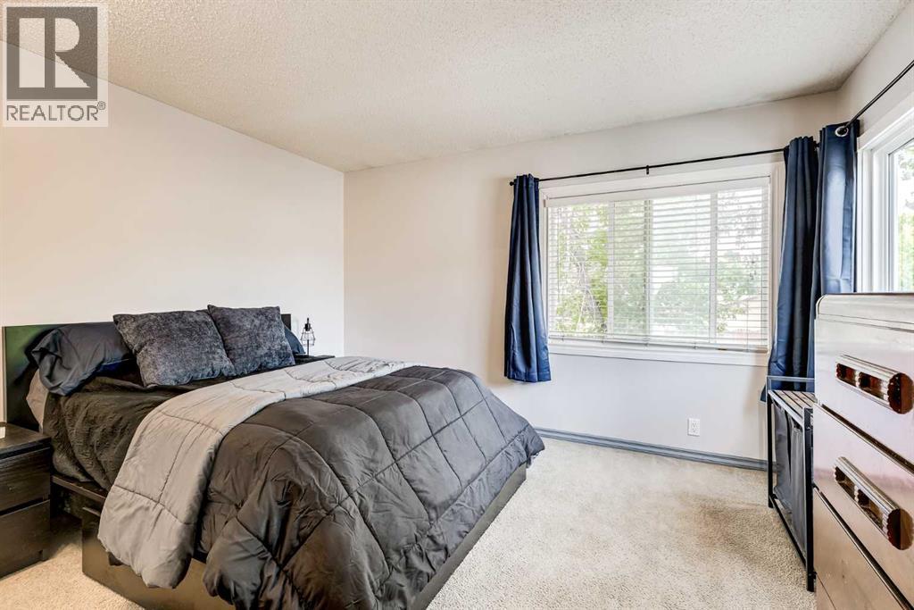 Single Family House for Sale in  Berkley Drive NW Beddington Heights Calgary 