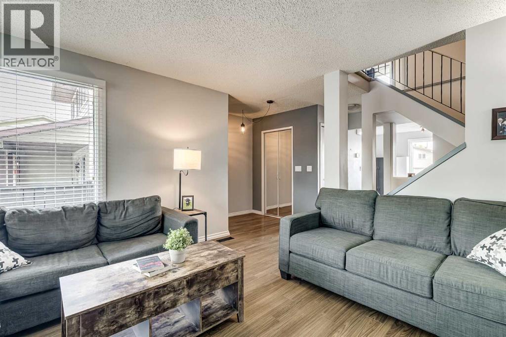 Single Family House for Sale in  Berkley Drive NW Beddington Heights Calgary 
